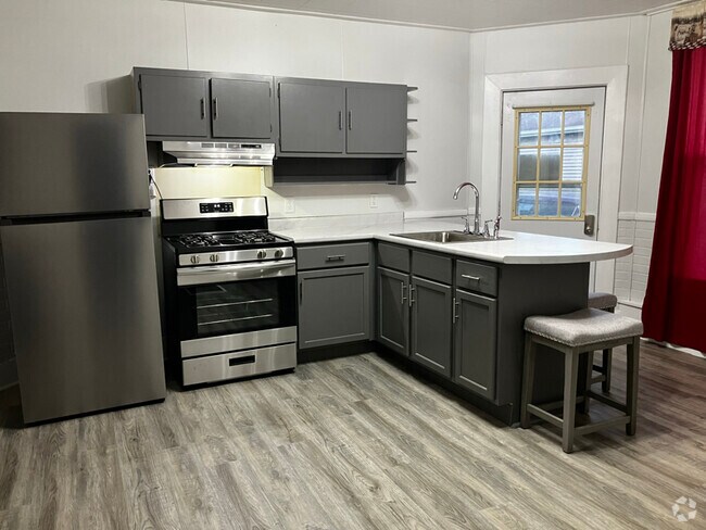Building Photo - 3 N Oak St Rental