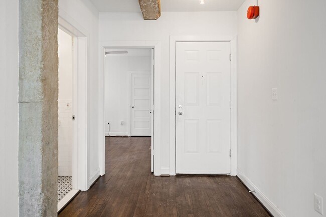 Photo - Now Leasing at The Sheldon Unidad 1443-002