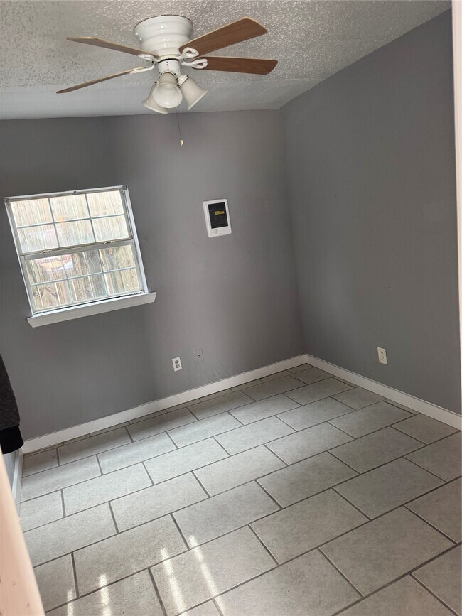 Building Photo - 7018 Avenue F Unit 6