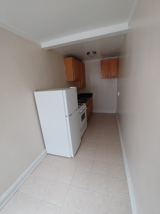 Building Photo - 1716 W Albion Ave Unit 1J Rental