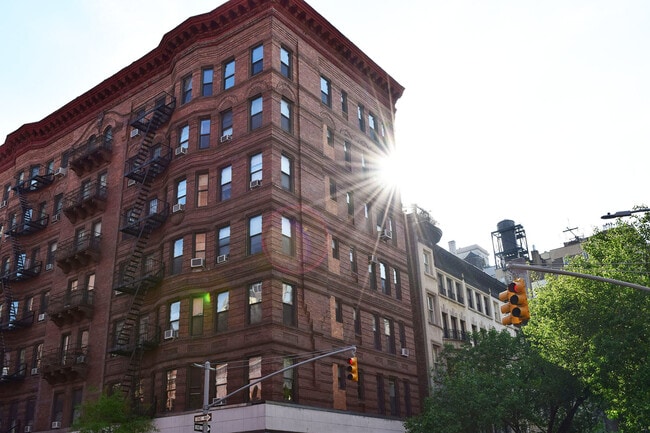 Photo - 30 E 95th St