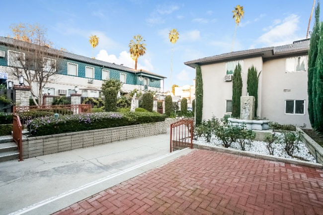 Photo - 283 S El Molino Ave Unidad 12