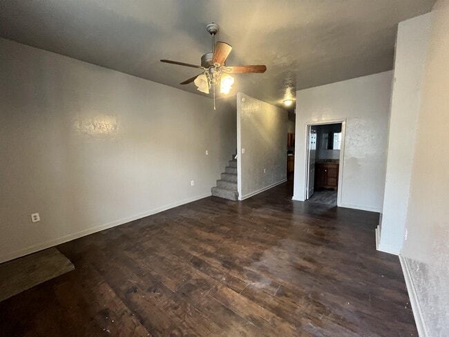 Photo - 615 W Locust St
