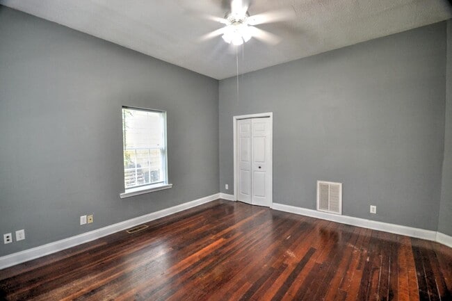 Photo - 216 Tryon St