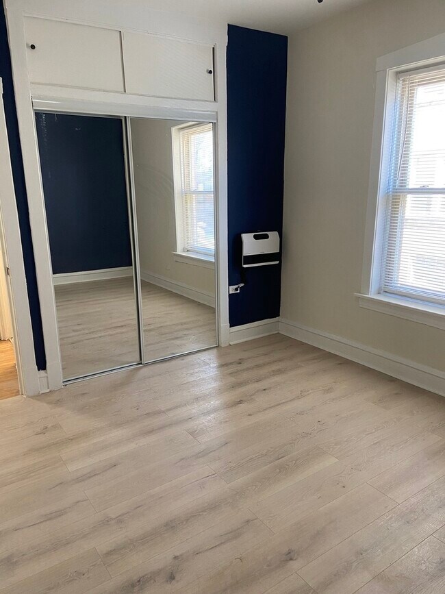 Photo - 2210 E 70th St