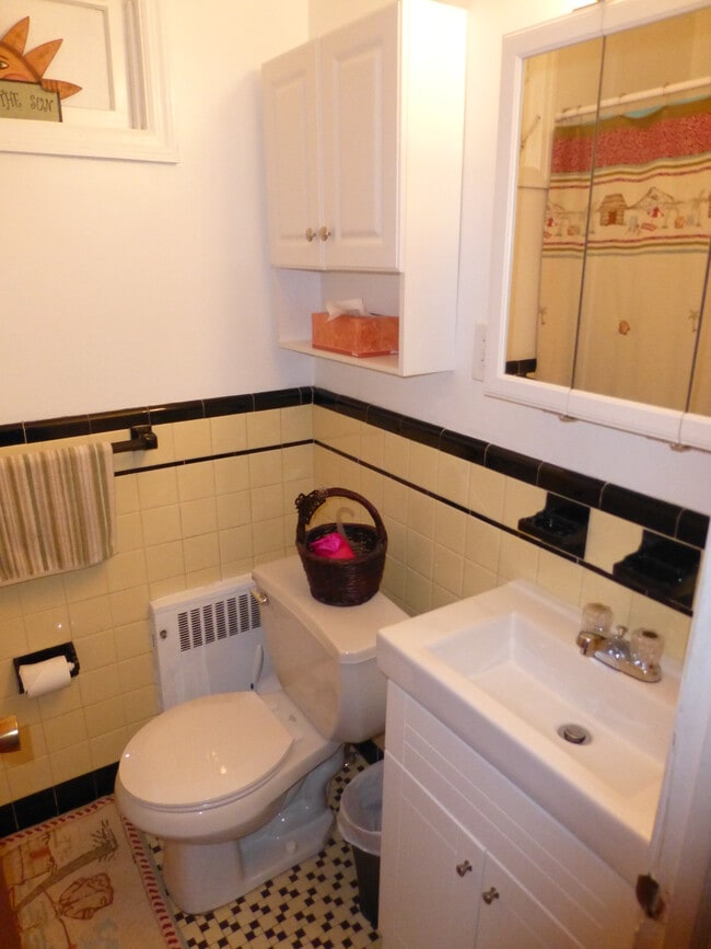 Photo - 820 Derwyn Rd Unit 820 Derwyn Rd Apt A