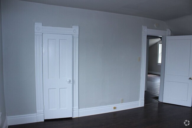 Building Photo - 1507 W Jackson St Unit 1507 1/2 Rental