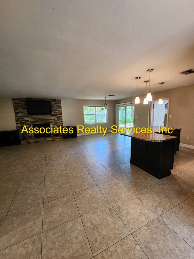 Photo - Must See!!! 3/2 in Pine Breeze (NW Gainesville)