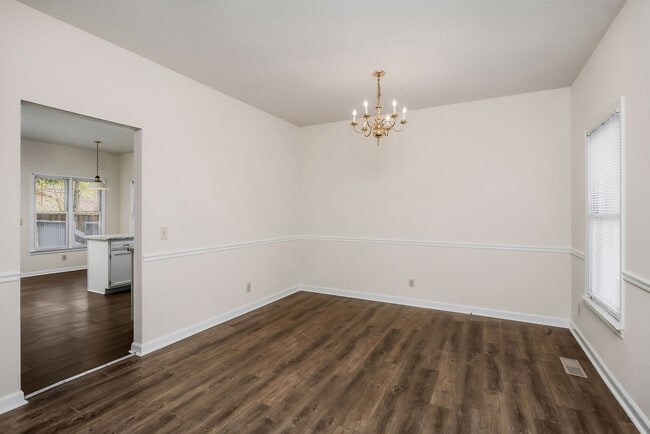 Photo - 550 W 12th St