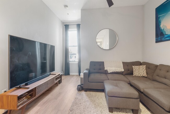 Photo - 813 Park Ave Unidad 5L