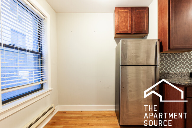 Photo - 435 W Roscoe St Apartments Unit 401
