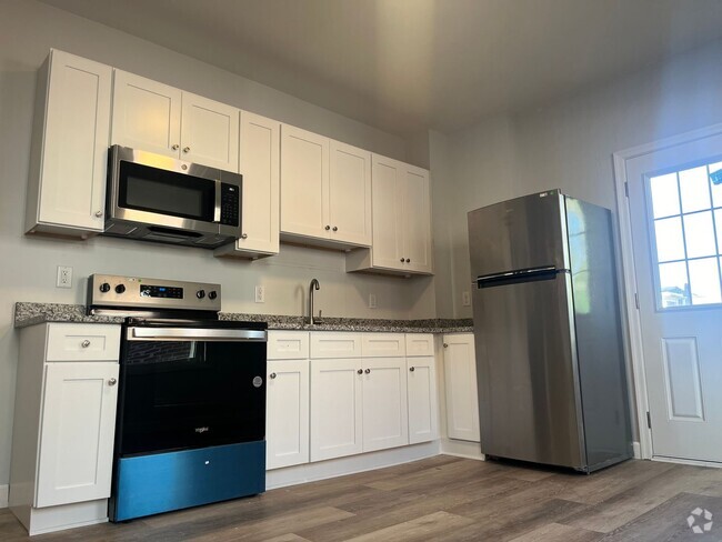 Building Photo - Newly remodeled 2br w off st parking laundry Unit 309-2 Rental