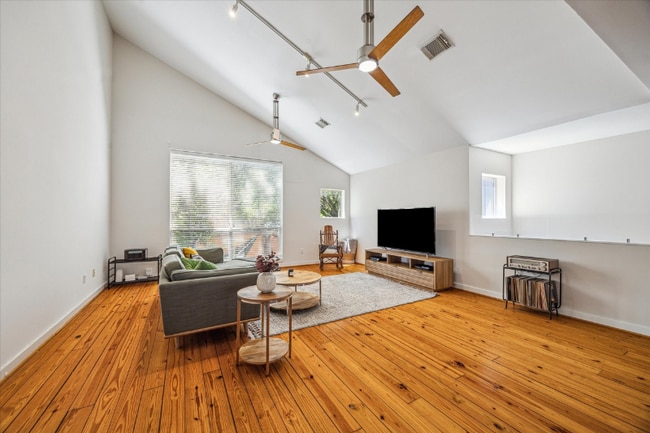 Photo - 2720 La Branch St