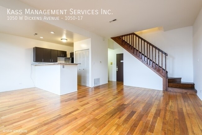 Photo - 1050 W Dickens Ave Unit 1050-17
