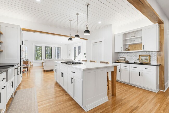 Photo - Luxury Downtown Home