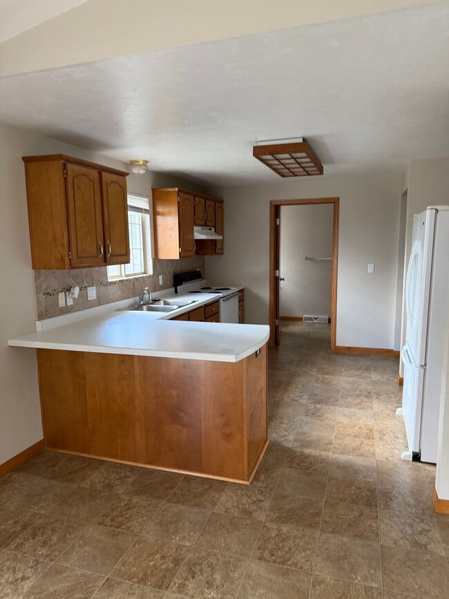 977-979-979 Aldrin St Unit 977 Aldrin St