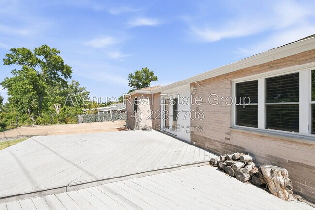Photo - 959 Orchard Lakes Dr