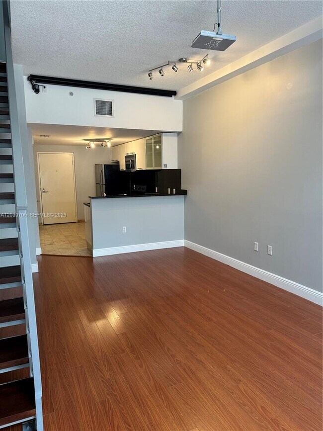 Photo - 3339 Virginia St Unit 105