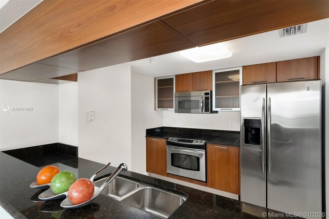 Building Photo - 1800 N Bayshore Dr Rental