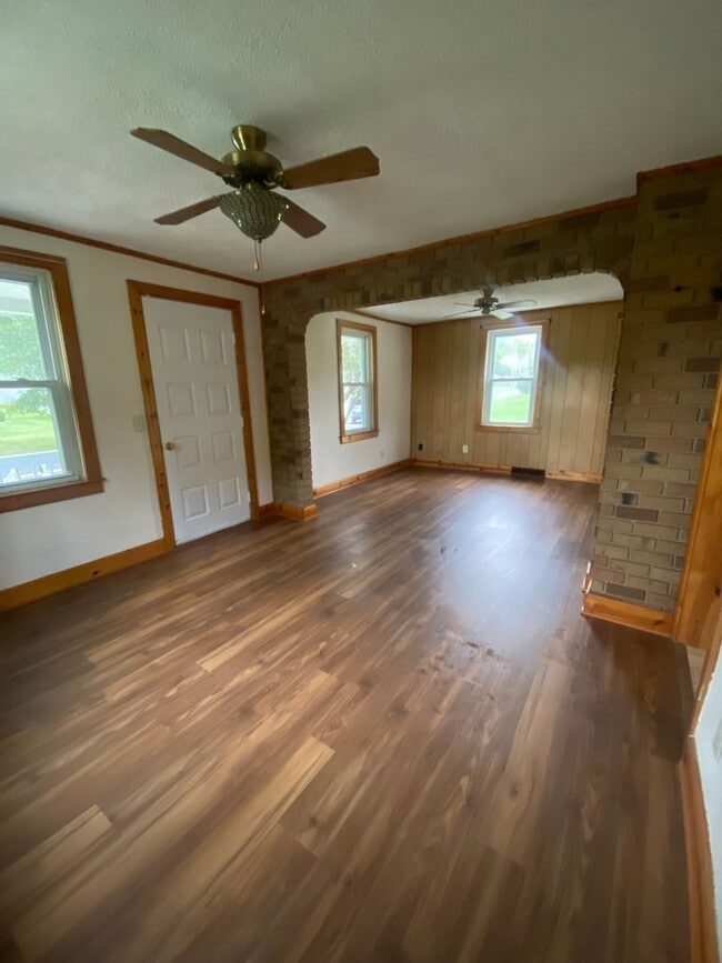 3221 Anthony Hwy