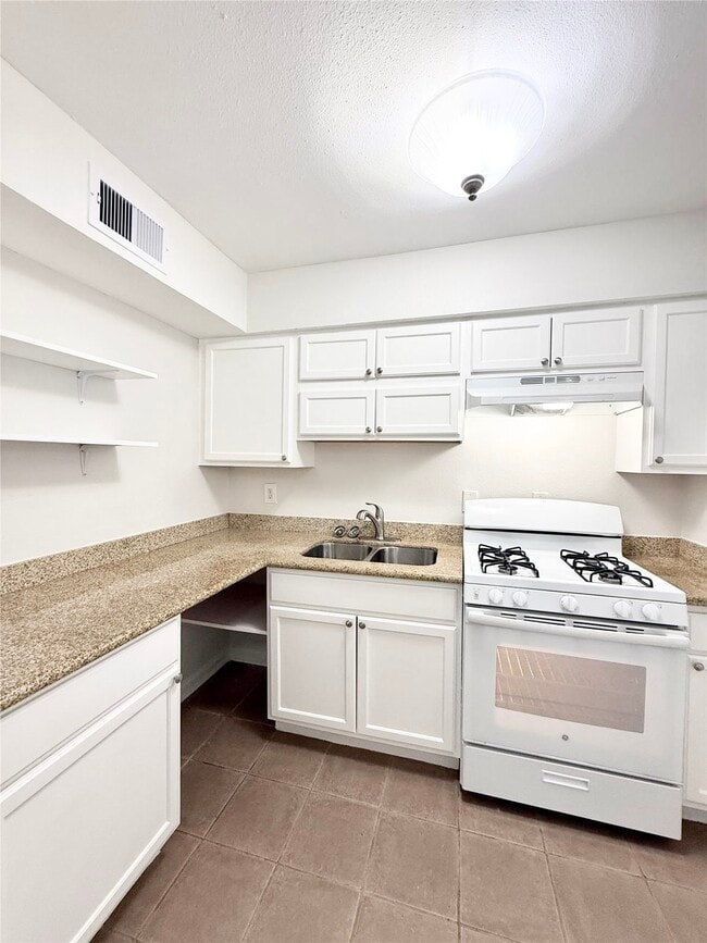 Photo - 1141 N Durham Dr Unit 18
