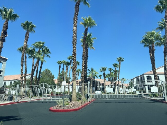 Building Photo - 700 Carnegie St