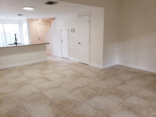 Photo - 89 SW 3rd St