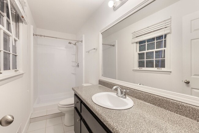 Photo - Spacious 3bd/2ba w/ 2 Car Garage and Large...