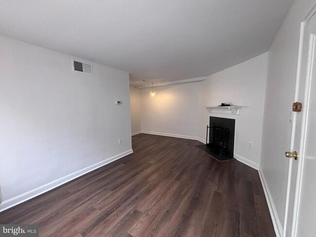 Building Photo - 3815 Davis Pl NW Unit 1