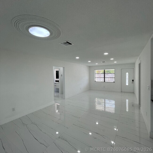 528 N Margaret Ct
