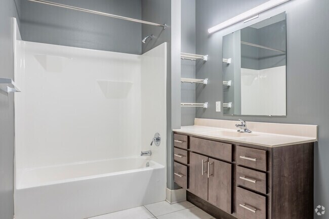 3BR, 2BA - 1,250SF - Bathroom - Amphora Apartments