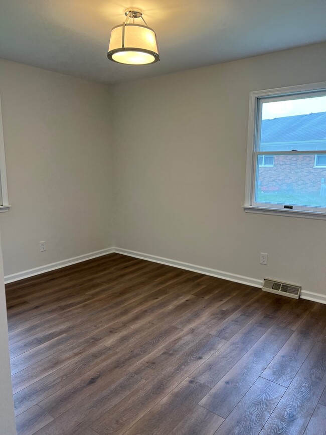 Photo - 141 Raine St