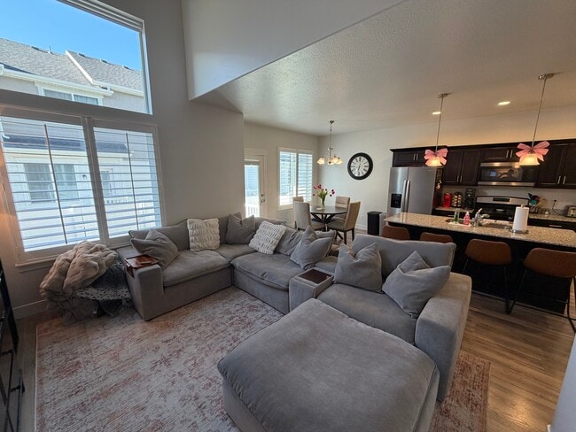 Photo - 4204 W 2010 N