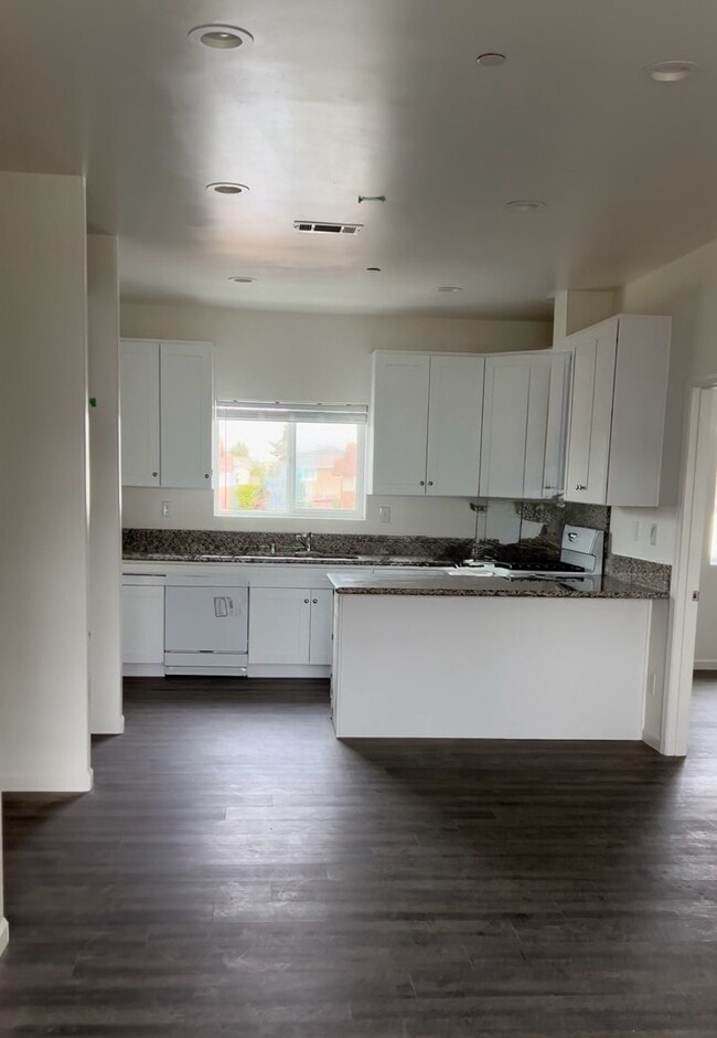 Photo - 471 E Newlove Dr Unit number will be provided verbally