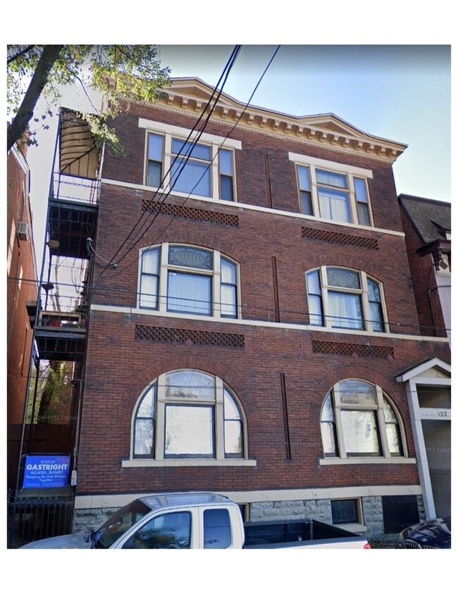 Building Photo - 123 W 5th St Unit Apt. #3