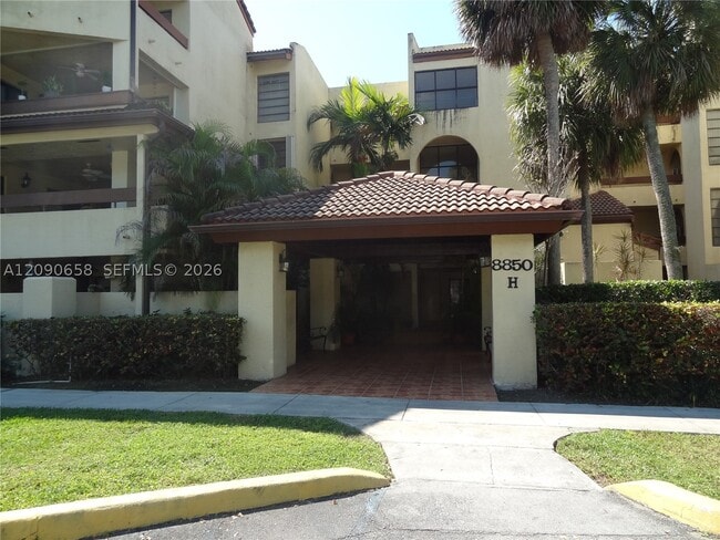 Building Photo - 8850 SW 123rd Ct Unit H305