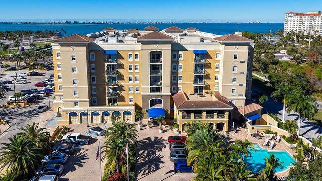 Building Photo - Annual furnished OPTIONAL 2-bed 2-bath upscale condo in the Broadway Promenade