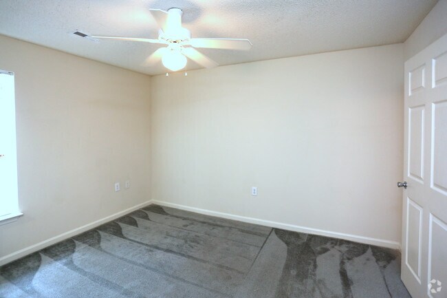 Photo - Campus Crossing on Lindell Student Apartments