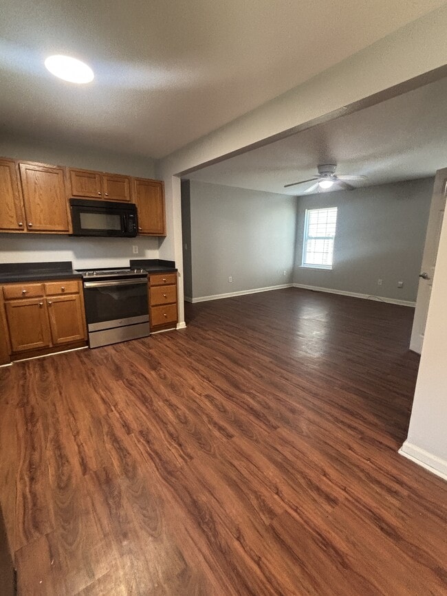 Photo - 537 Maple St