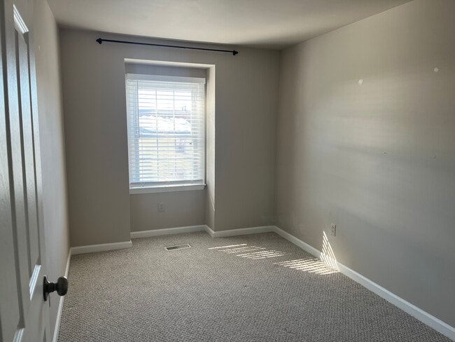 Photo - 19 Burnsway Ct