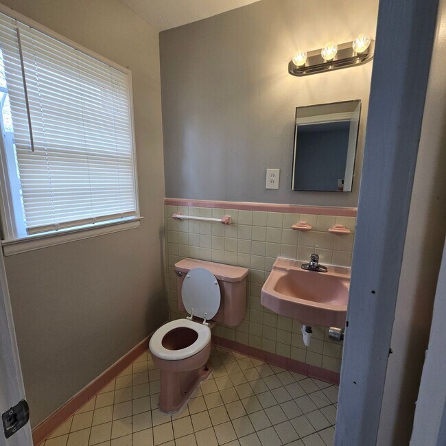 Photo - 4158 Leweir St