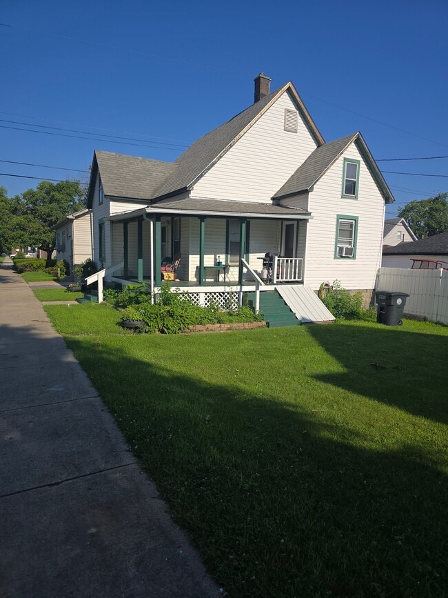 Photo - 1008 W 143rd St