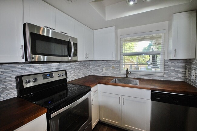 Photo - 637 Harwood St Unit 7