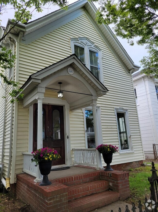 Building Photo - 516 Main St Rental