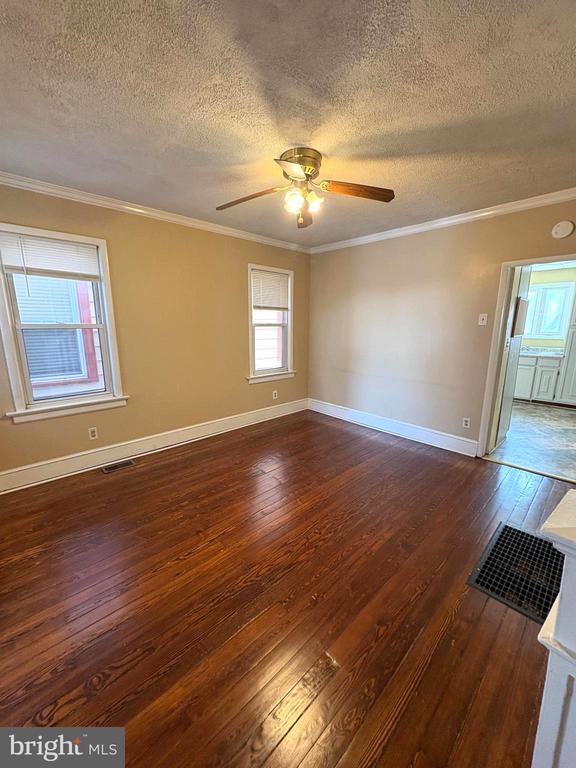 Photo - 303 Harrison St