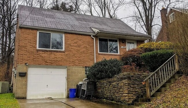 Building Photo - 3 bed/ 1 Bath Single Family Home Penn Hills