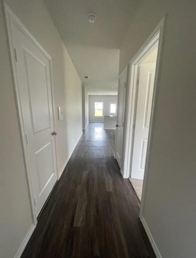 Photo - 110 S Rainbow Dr