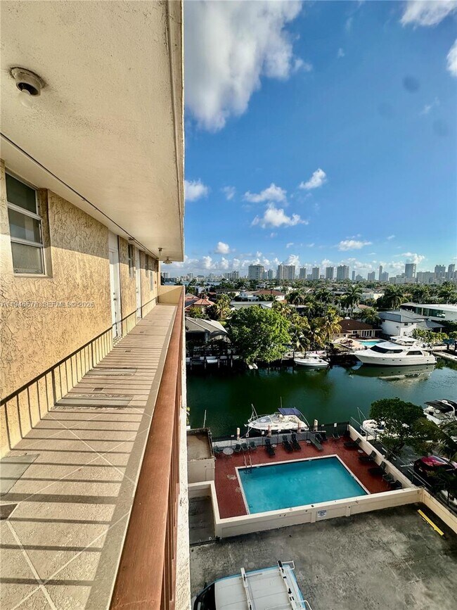 Building Photo - 2903 N Miami Beach Blvd Unit 708