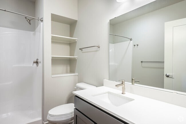 2BR, 2BA - 1072SF - Bathroom