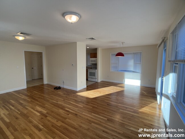 Photo - 27 Clive St Condo Unit A